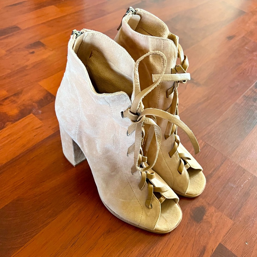 BRAND NEW! Kristin Cavallari peep toe heels. Size 8